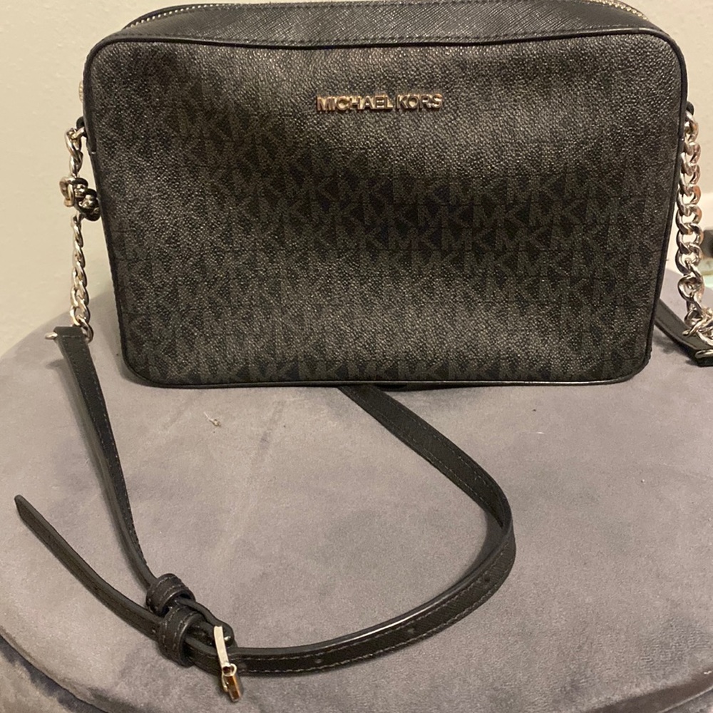 Michael kors crossbody